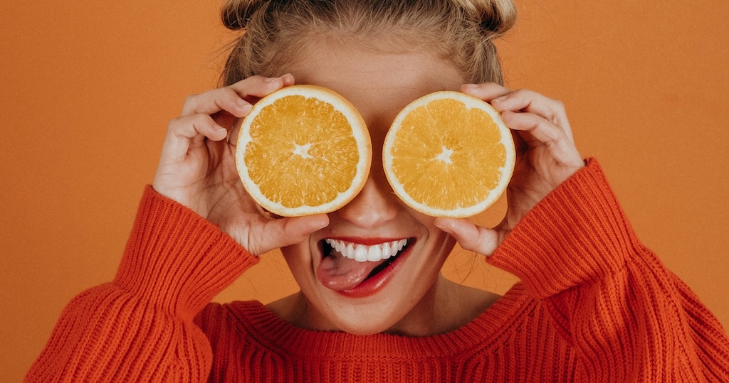 腸内細菌が“仲介”、1日1個のオレンジでうつ病リスクが20％低下