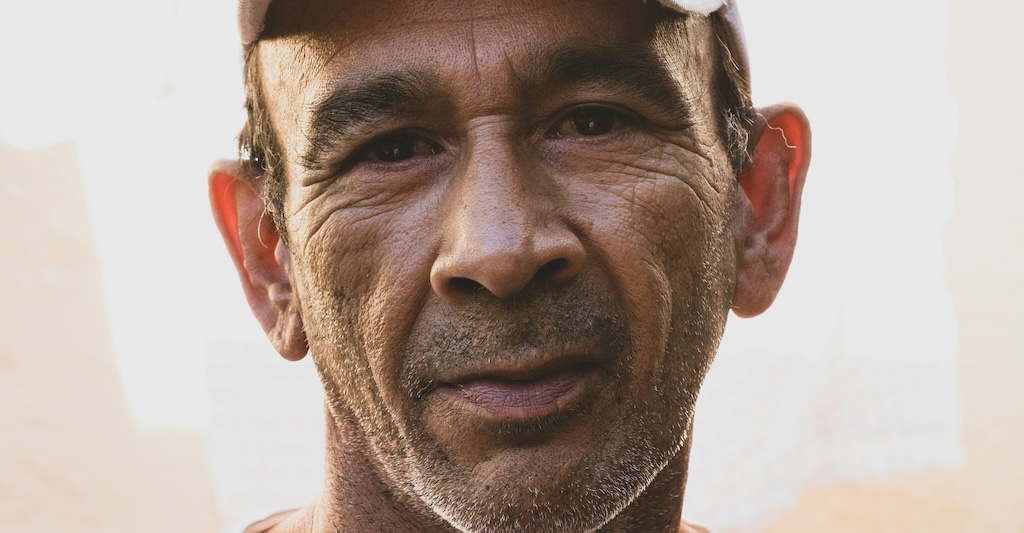 老化は“じわじわ”ではなかった？ スタンフォード大学が突き止めた「人は44歳と60歳で急激に老ける」瞬間